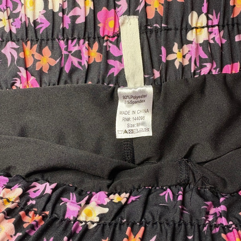 In Good State Running Short Black With Floral Print Size Medium - Picture 5 of 7